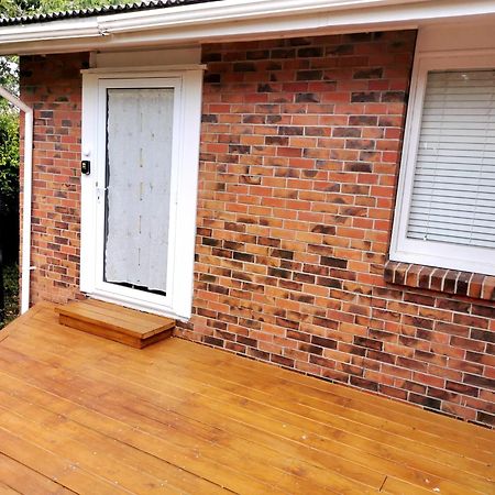 Separate Entry Guest Room With Private Bathroom In Forrest Hill Оукланд Екстериор снимка